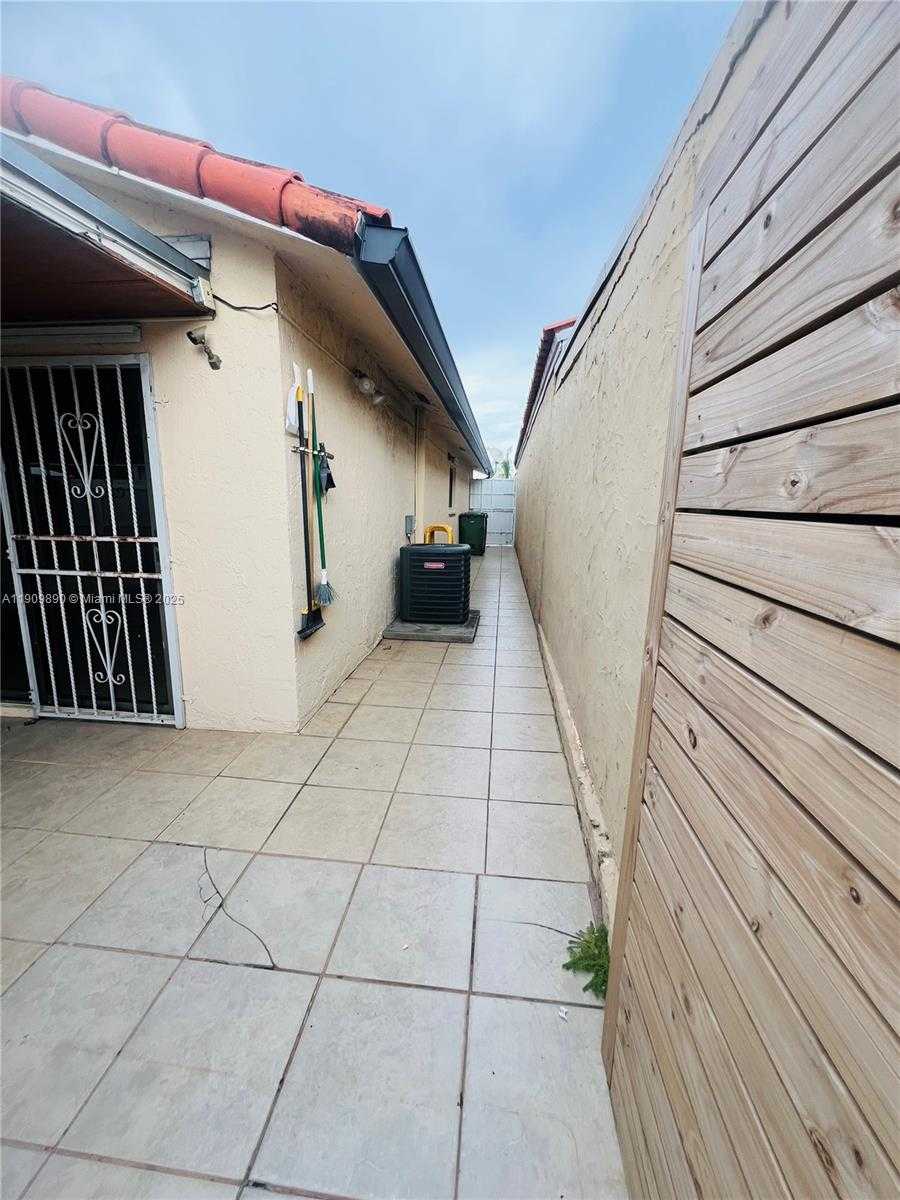 Small Image of 6430 WEST 25TH LN, Hialeah Number 17