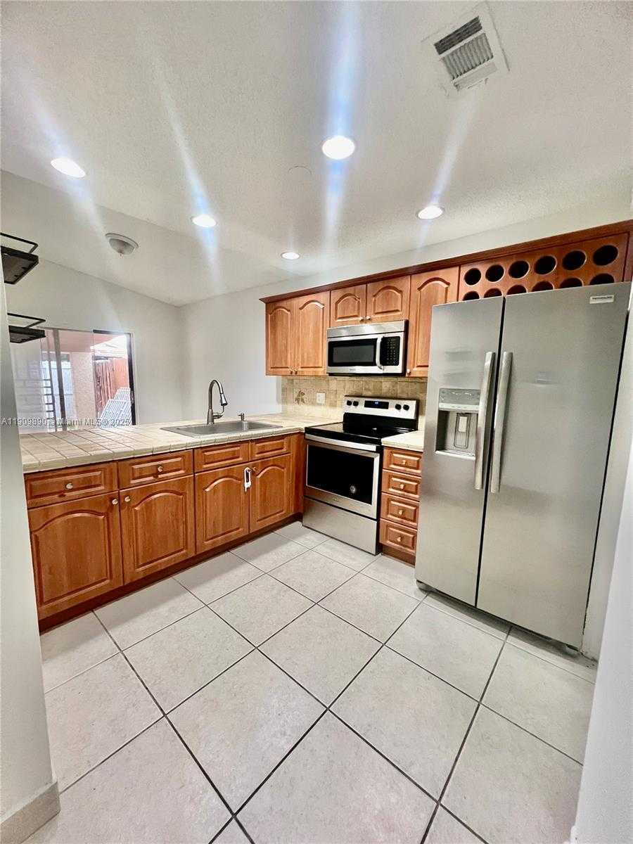 Small Image of 6430 WEST 25TH LN, Hialeah Number 2
