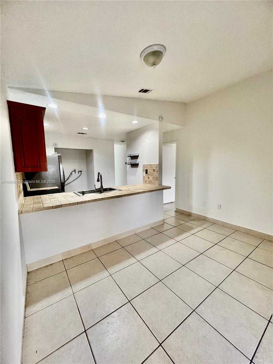 Small Image of 6430 WEST 25TH LN, Hialeah Number 3