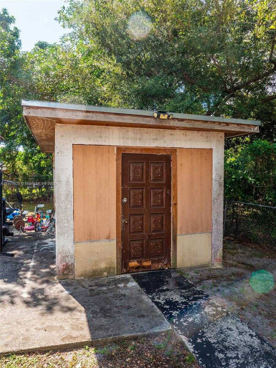 Small Image of 250 NORTH WEST 51ST ST, Miami Number 13