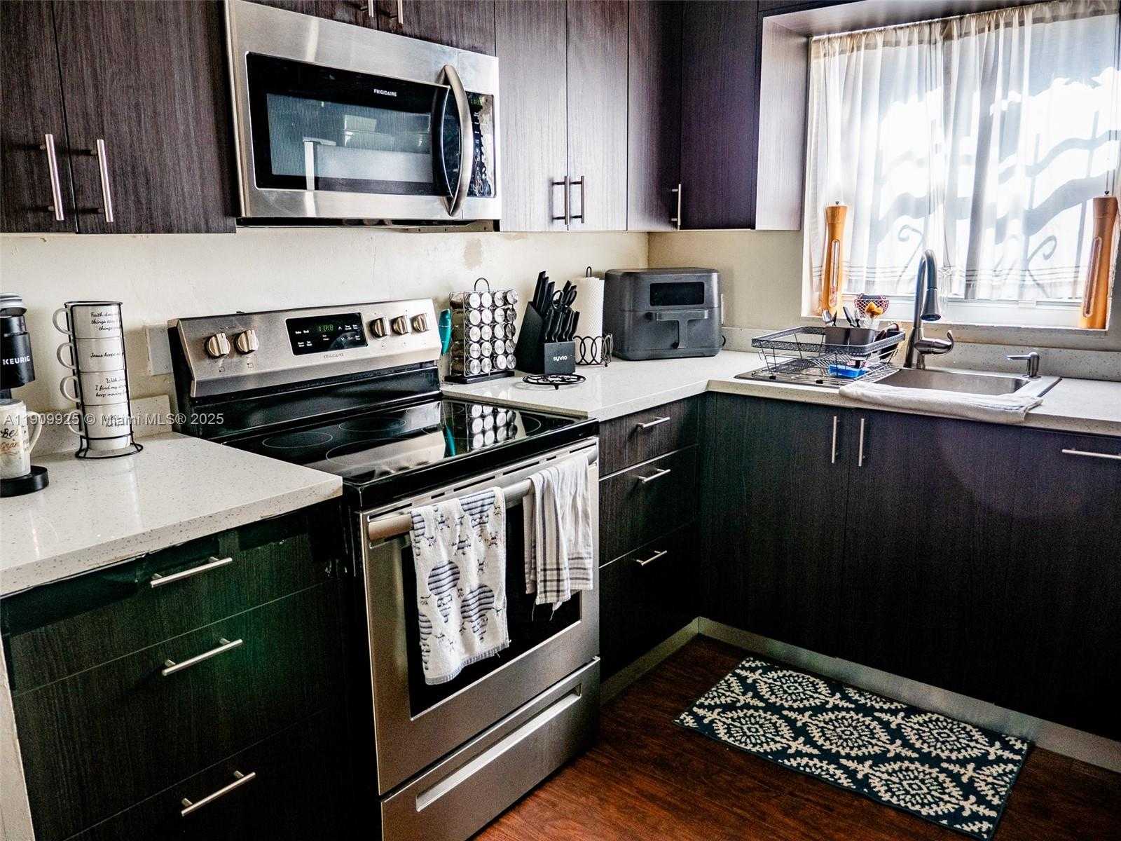 Small Image of 250 NORTH WEST 51ST ST, Miami Number 7