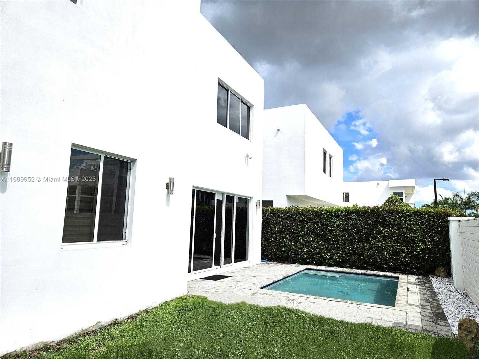 Small Image of 9870 NORTH WEST 75TH TER, Doral Number 12