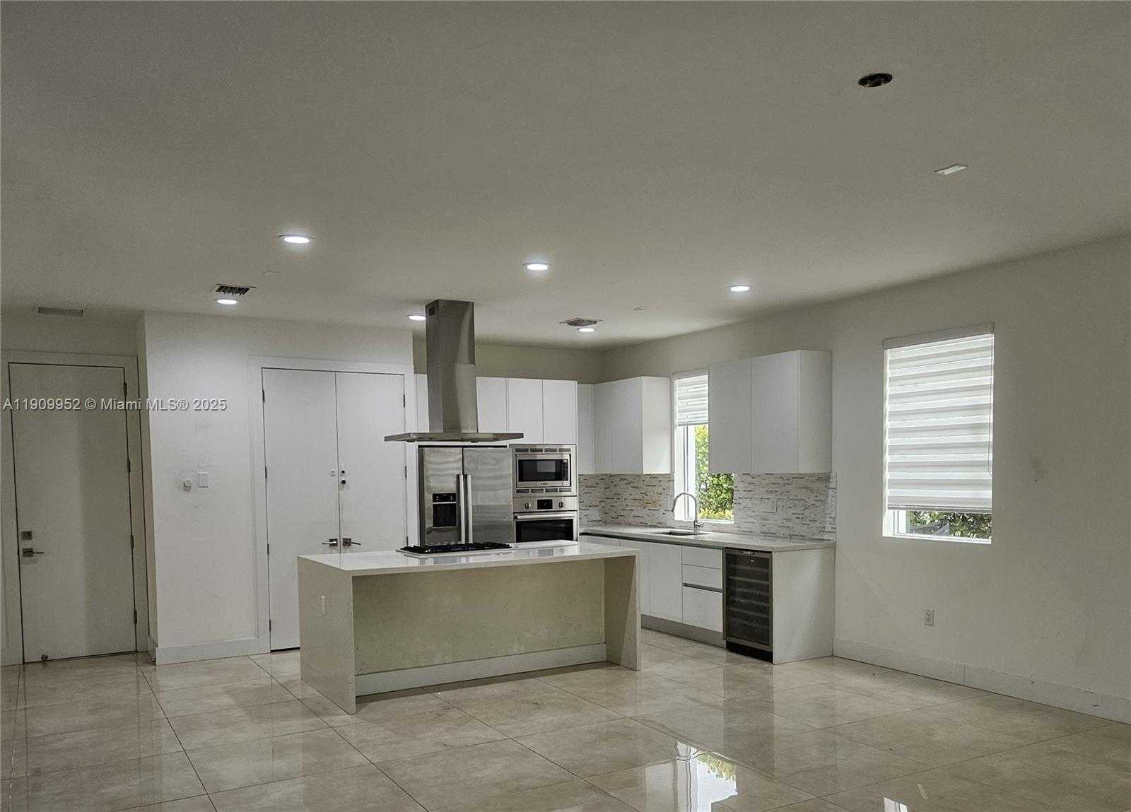 Small Image of 9870 NORTH WEST 75TH TER, Doral Number 8