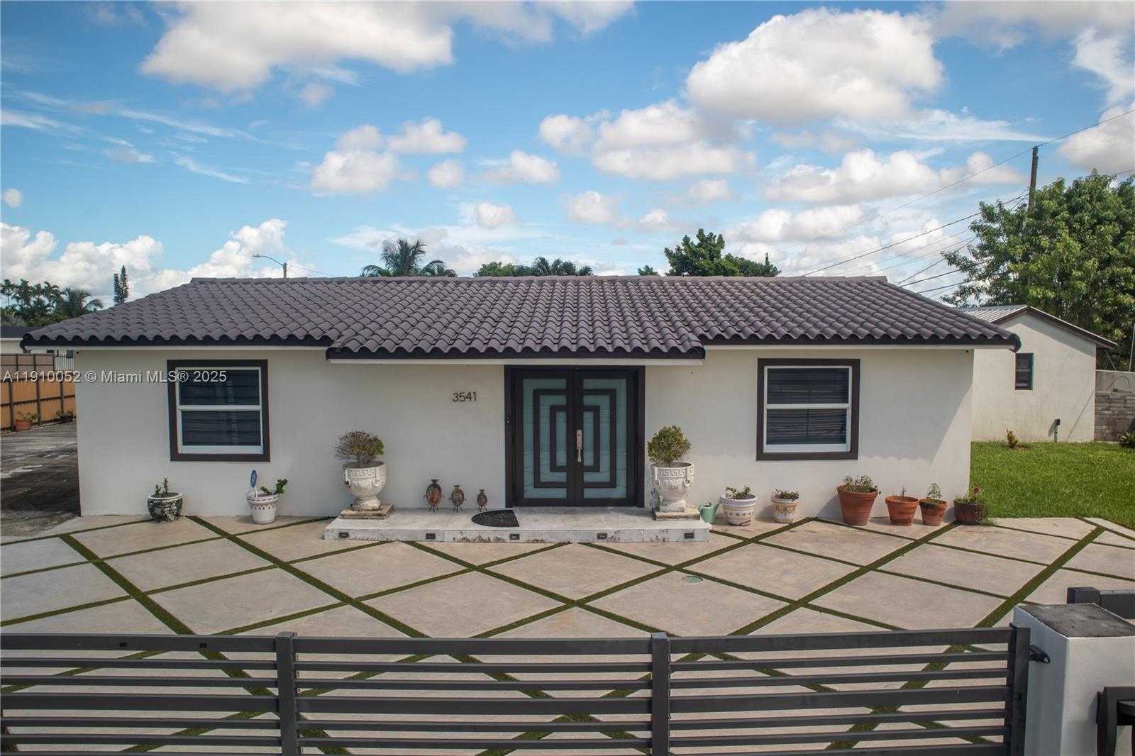 Small Image of 3541 SOUTH WEST 105TH CT, Miami Number 1