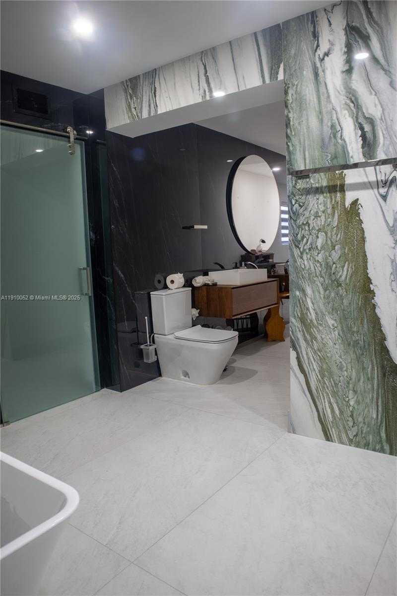 Small Image of 3541 SOUTH WEST 105TH CT, Miami Number 11