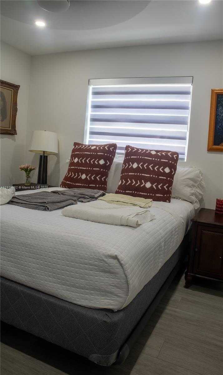 Small Image of 3541 SOUTH WEST 105TH CT, Miami Number 12