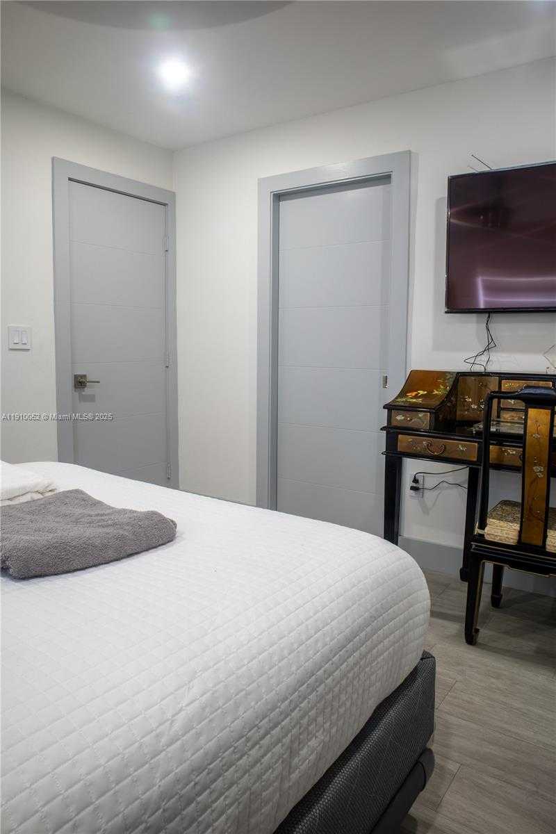 Small Image of 3541 SOUTH WEST 105TH CT, Miami Number 13