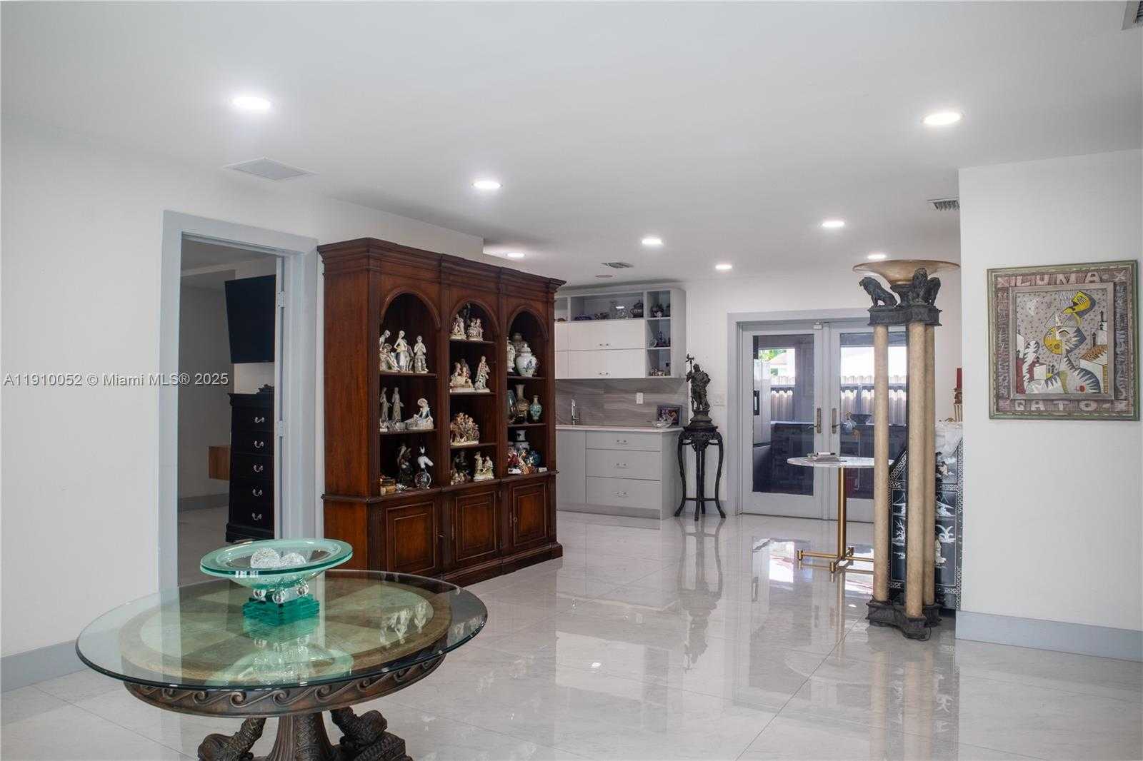 Small Image of 3541 SOUTH WEST 105TH CT, Miami Number 3