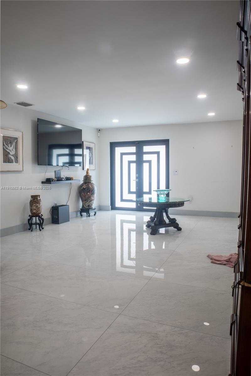 Small Image of 3541 SOUTH WEST 105TH CT, Miami Number 4