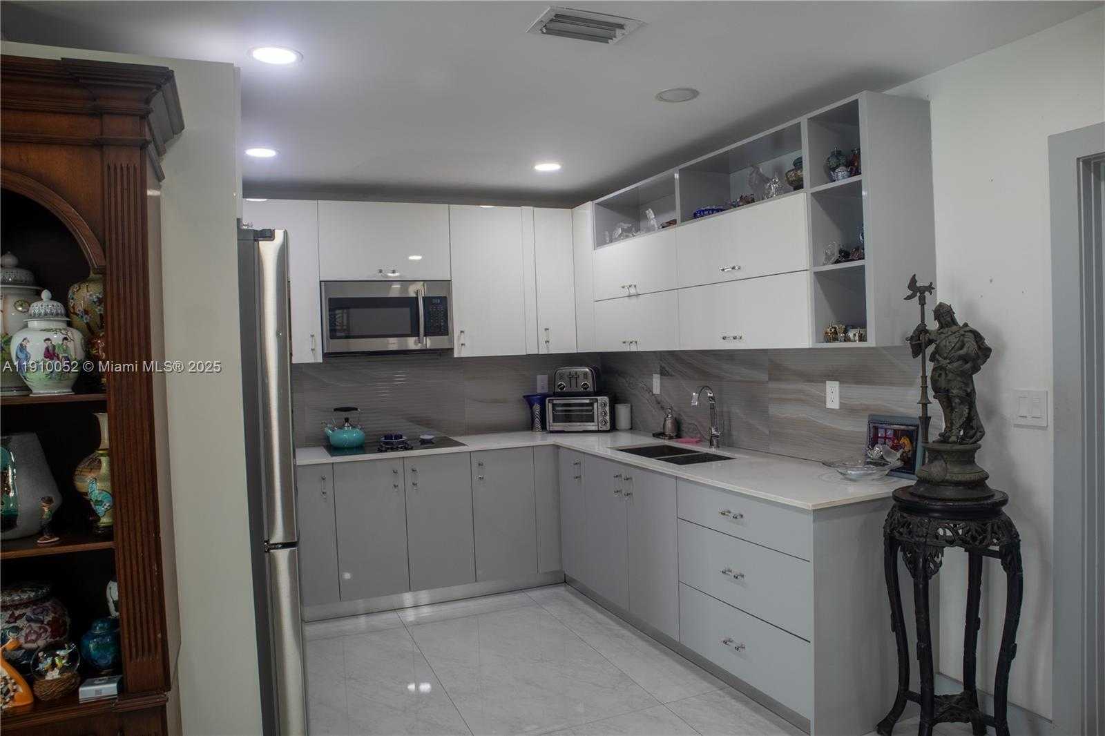 Small Image of 3541 SOUTH WEST 105TH CT, Miami Number 5