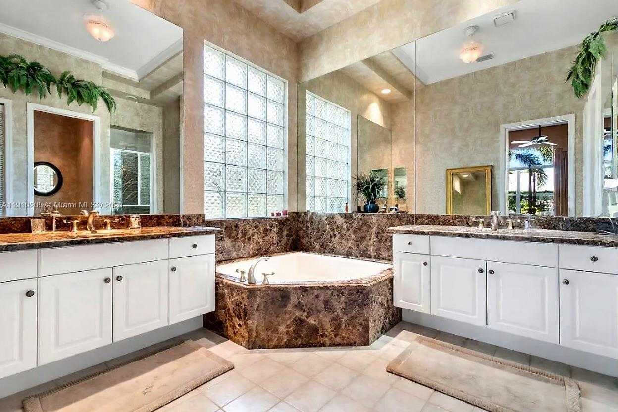 Small Image of 8155 CYPRESS POINT RD, West Palm Beach Number 13