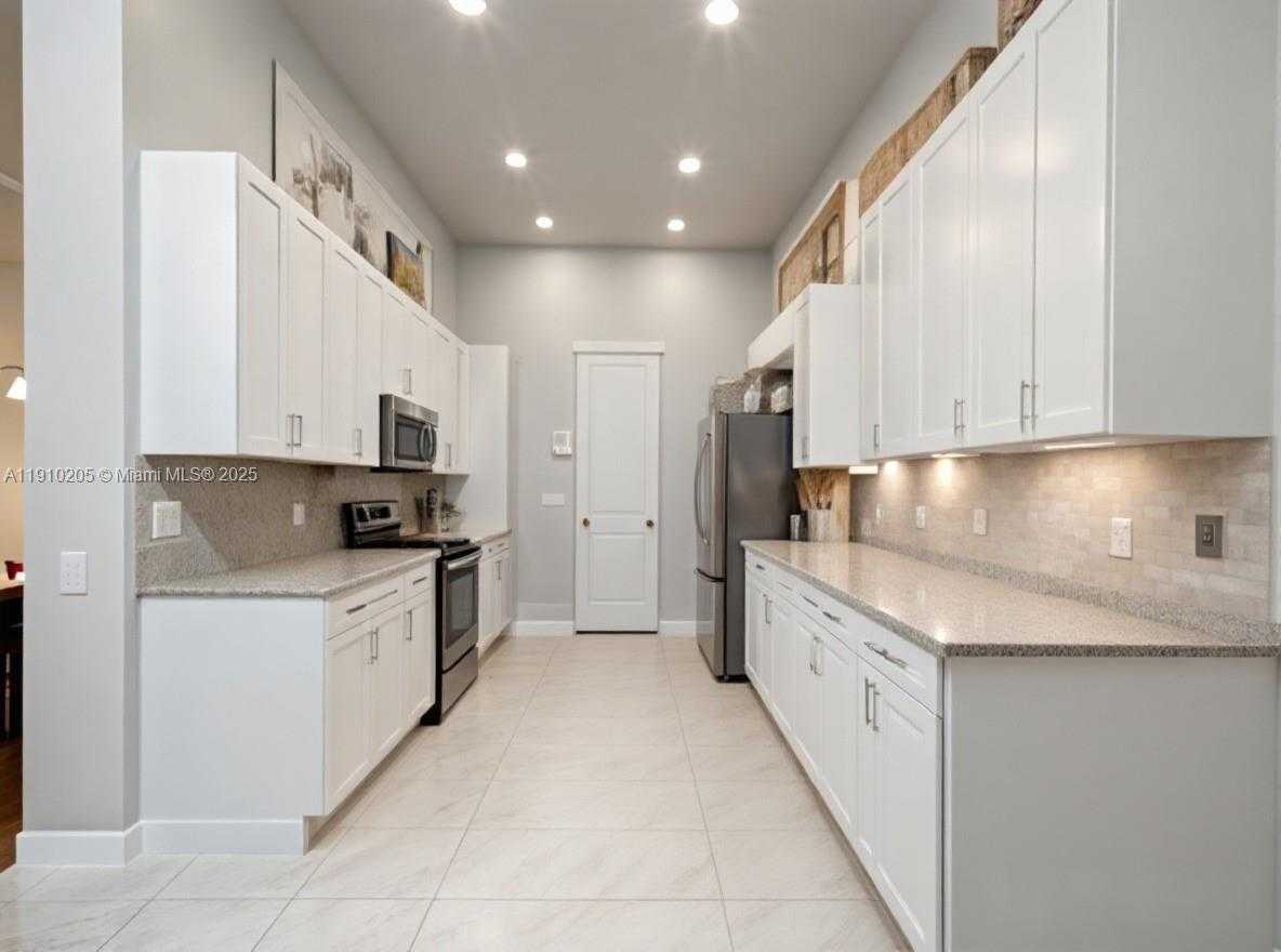 Small Image of 8155 CYPRESS POINT RD, West Palm Beach Number 6