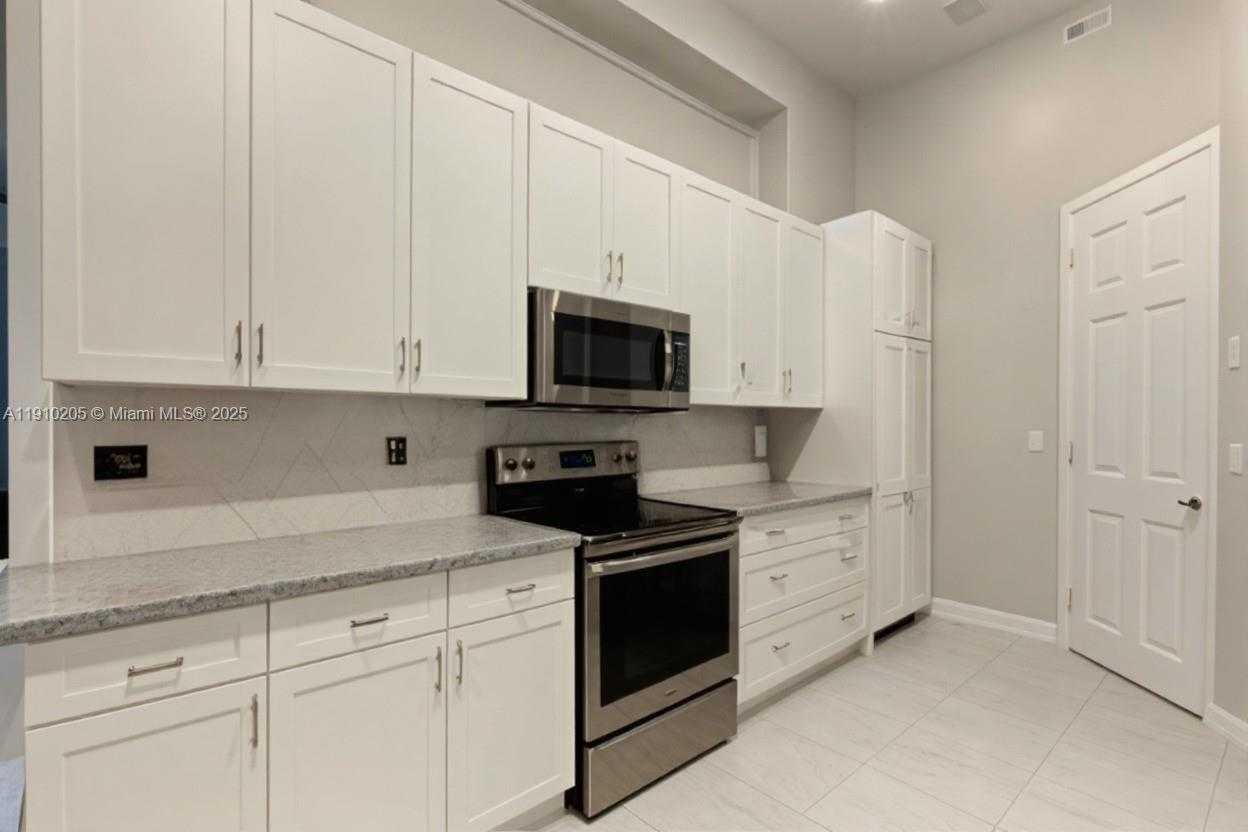 Small Image of 8155 CYPRESS POINT RD, West Palm Beach Number 7