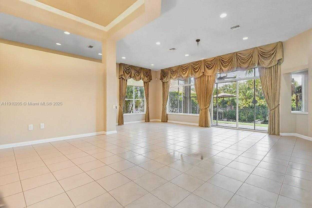 Small Image of 8155 CYPRESS POINT RD, West Palm Beach Number 8