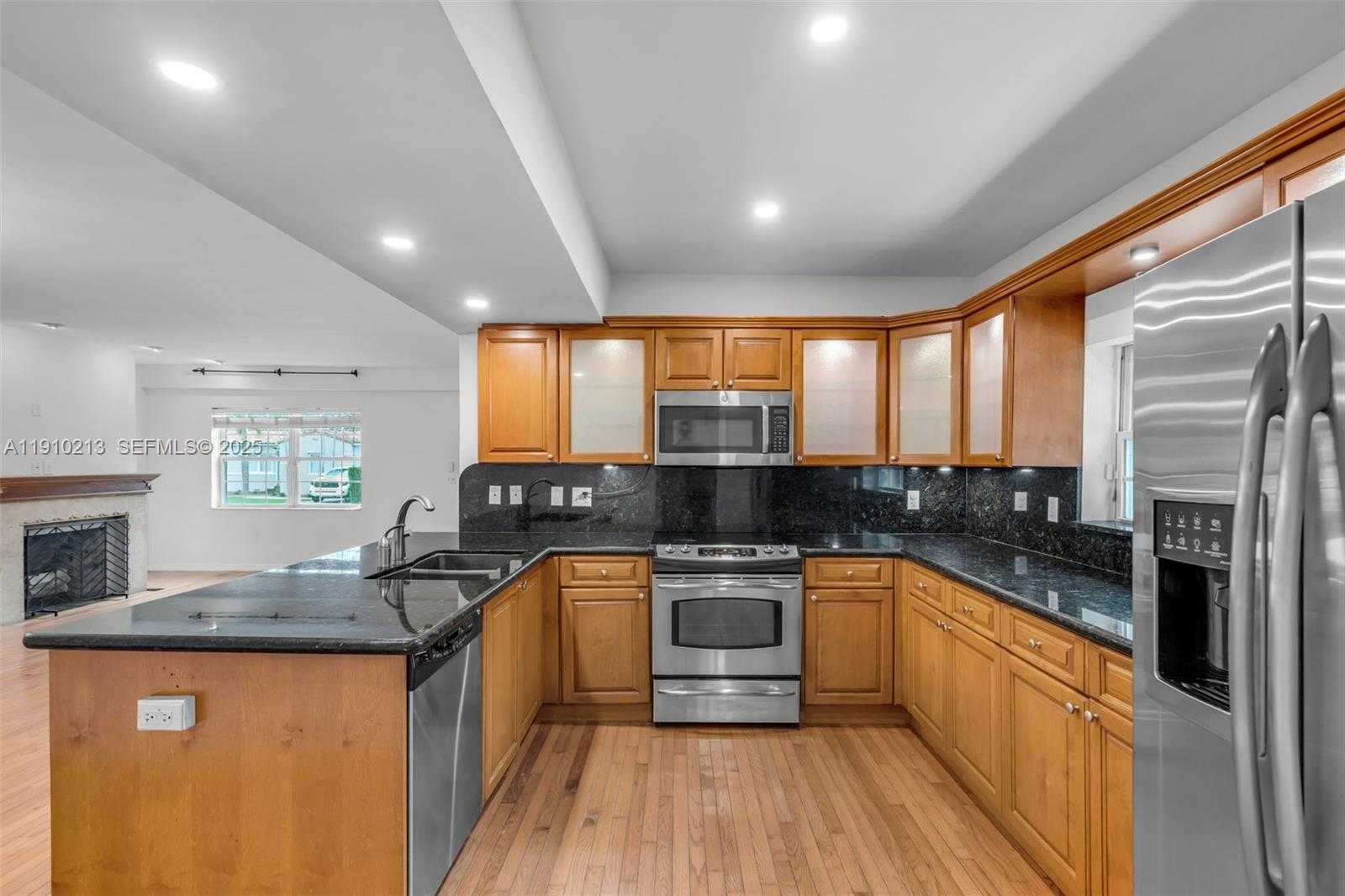 Small Image of 4416 SOUTH WEST 14TH ST, Miami Number 11