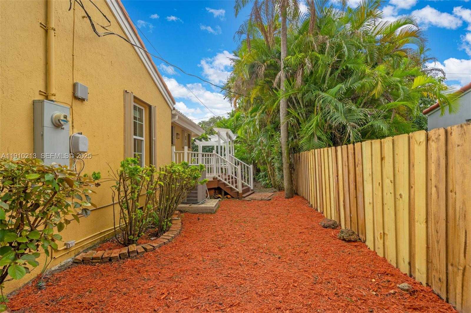 Small Image of 4416 SOUTH WEST 14TH ST, Miami Number 23