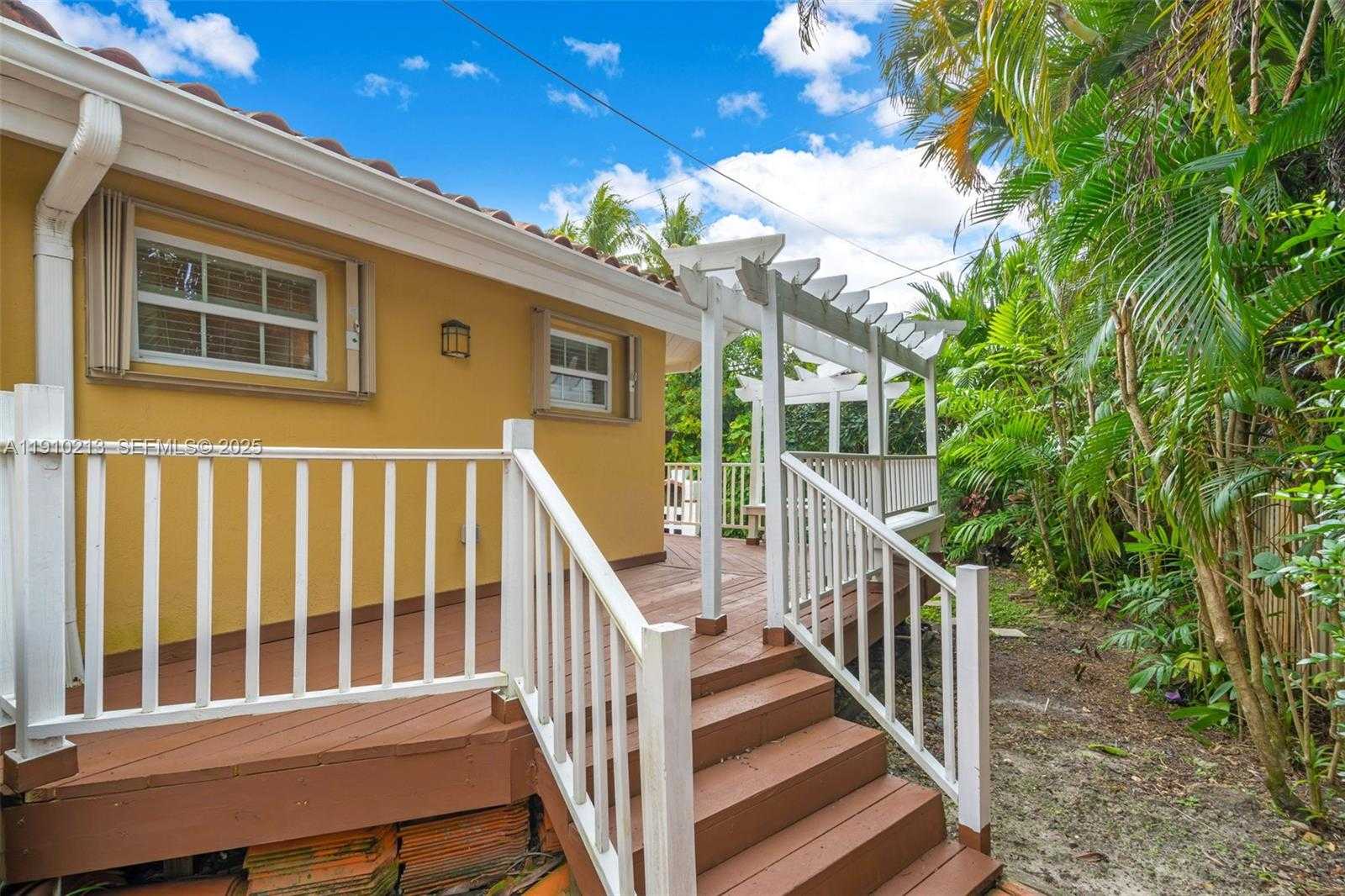 Small Image of 4416 SOUTH WEST 14TH ST, Miami Number 24