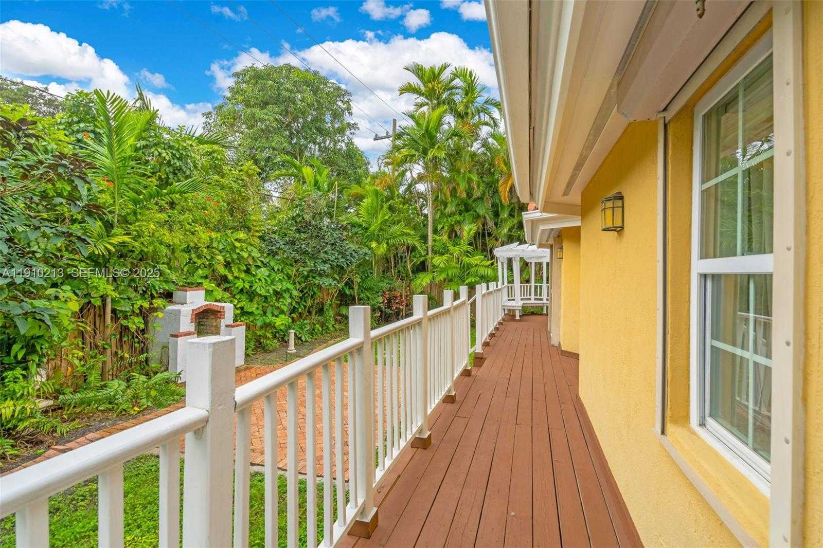 Small Image of 4416 SOUTH WEST 14TH ST, Miami Number 26