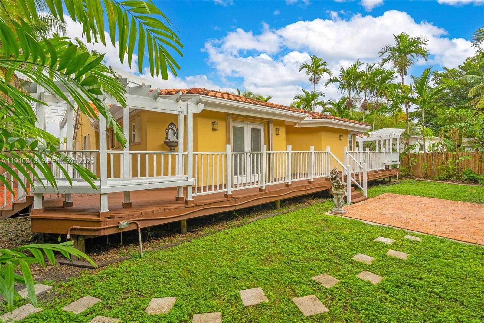 Small Image of 4416 SOUTH WEST 14TH ST, Miami Number 29