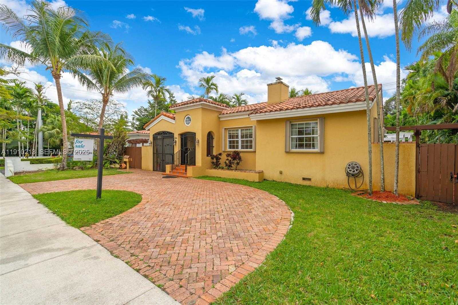 Small Image of 4416 SOUTH WEST 14TH ST, Miami Number 3