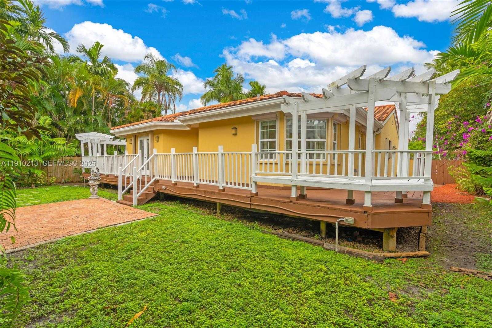 Small Image of 4416 SOUTH WEST 14TH ST, Miami Number 30