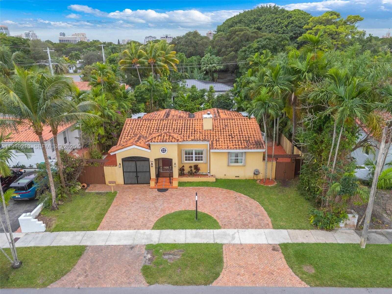 Small Image of 4416 SOUTH WEST 14TH ST, Miami Number 31