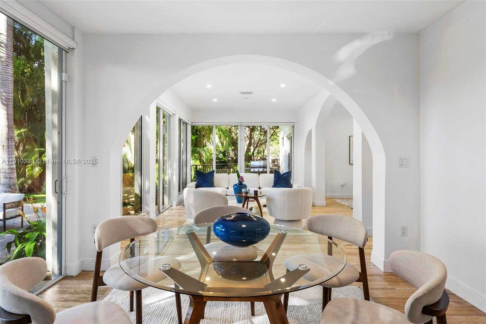 Small Image of 6300 ALLISON RD, Miami Beach Number 14