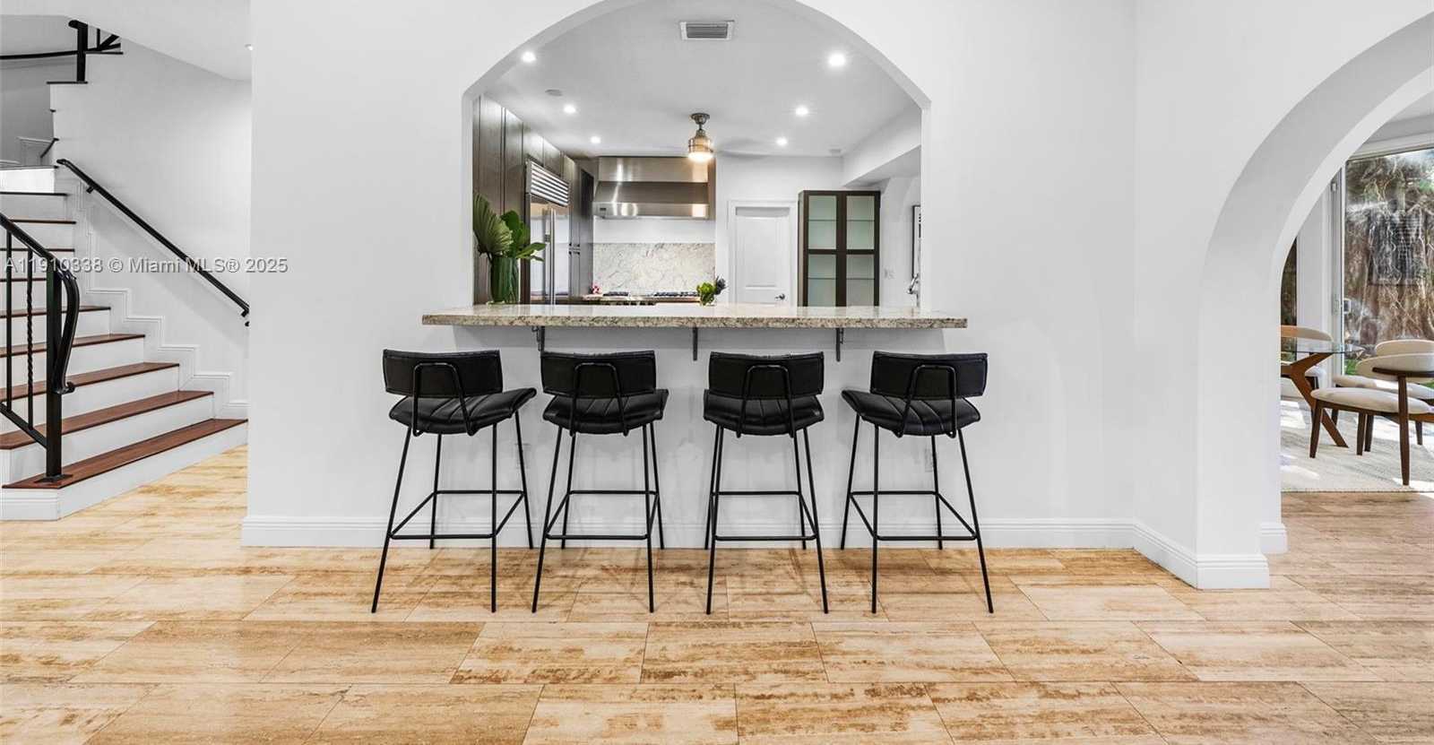 Small Image of 6300 ALLISON RD, Miami Beach Number 19