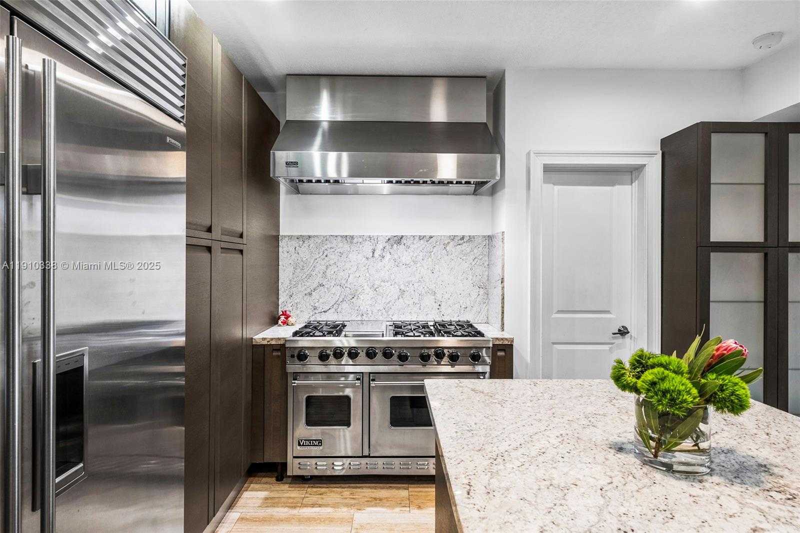 Small Image of 6300 ALLISON RD, Miami Beach Number 21