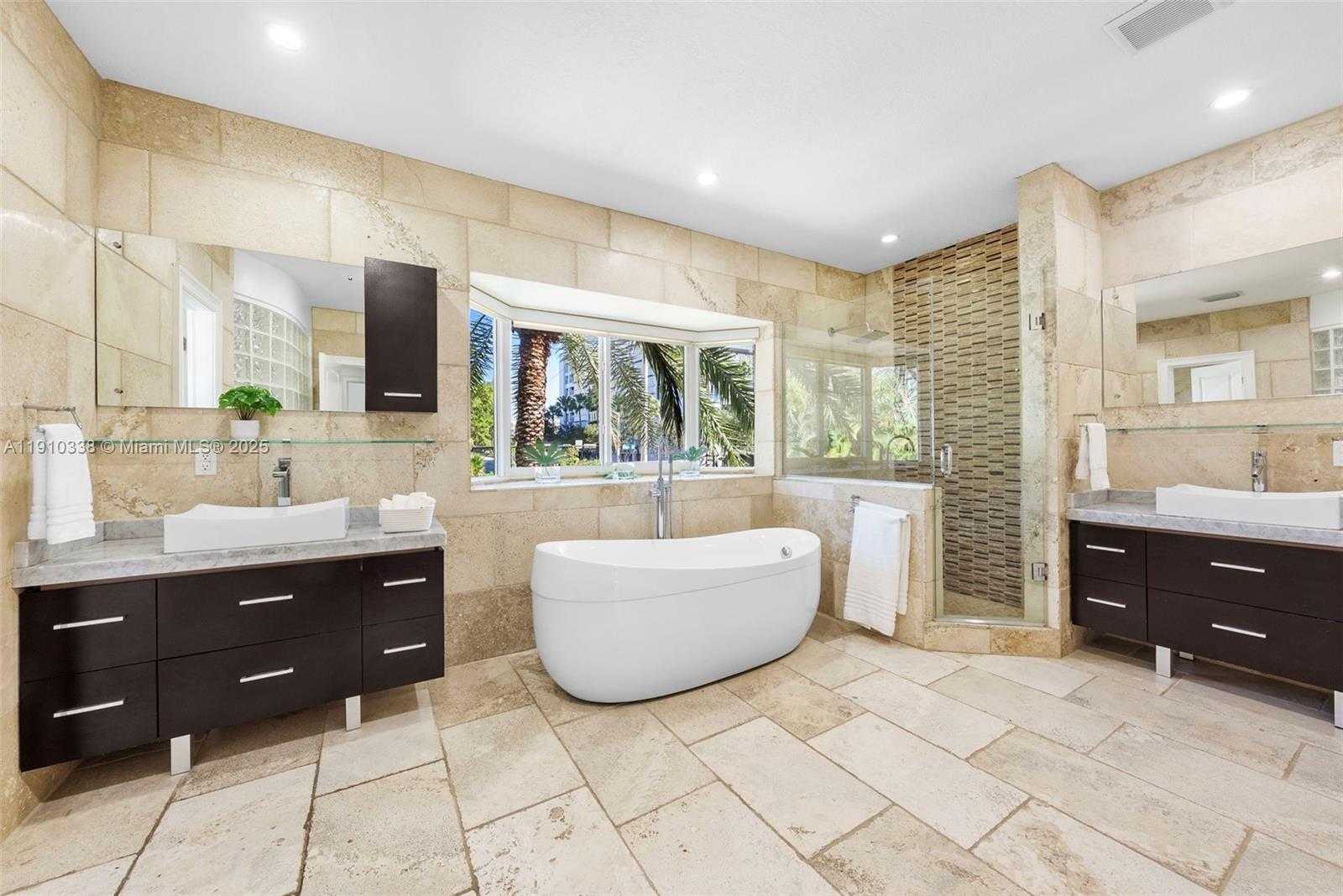 Small Image of 6300 ALLISON RD, Miami Beach Number 26