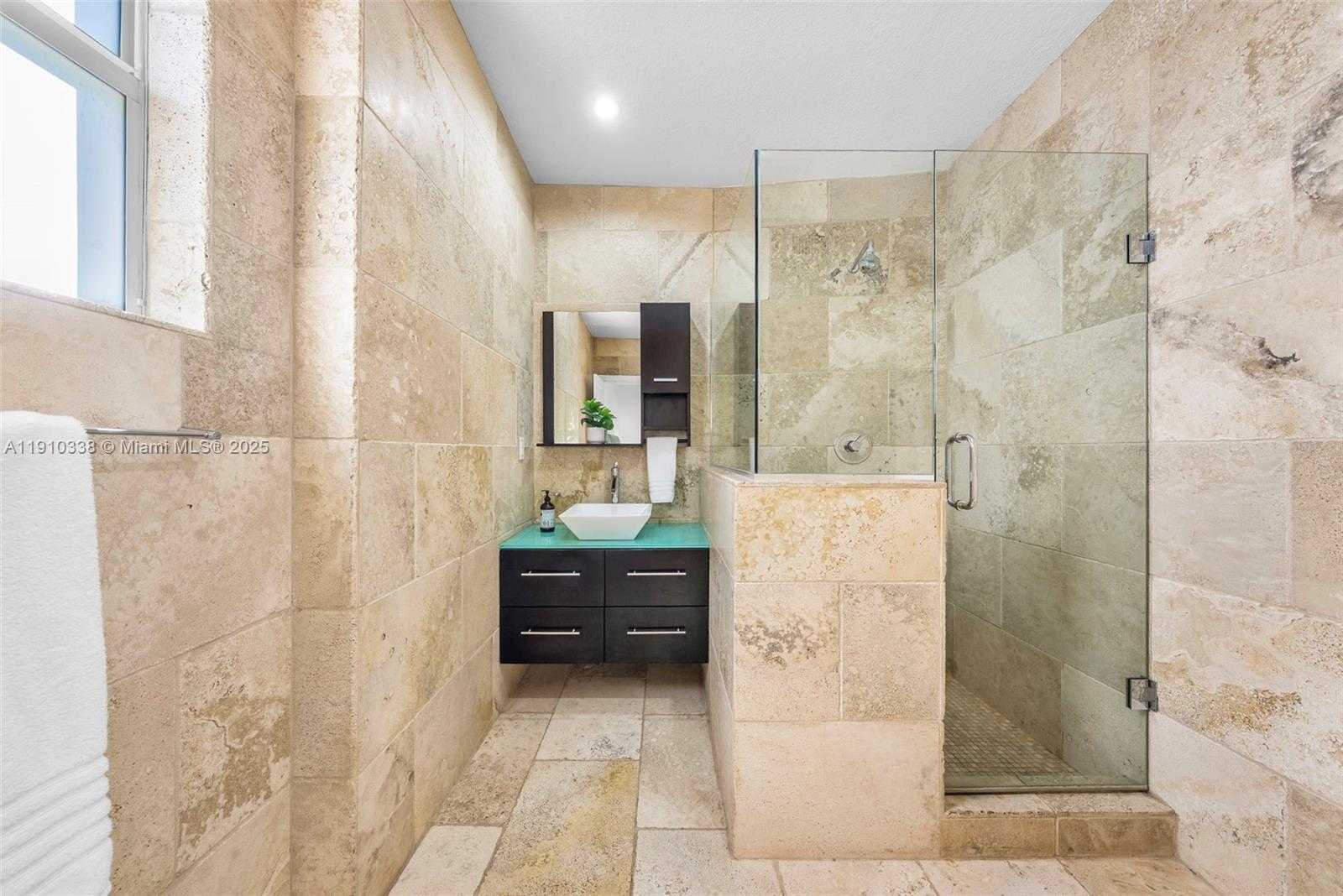 Small Image of 6300 ALLISON RD, Miami Beach Number 29