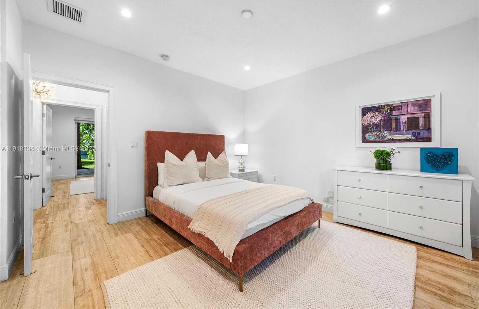 Small Image of 6300 ALLISON RD, Miami Beach Number 30