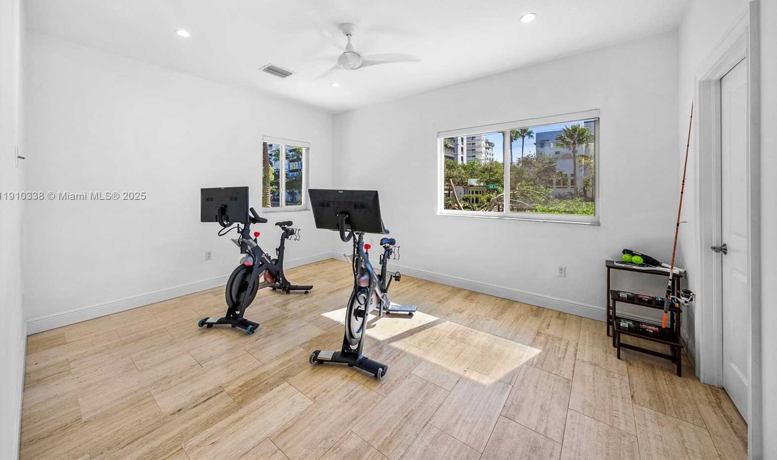 Small Image of 6300 ALLISON RD, Miami Beach Number 32