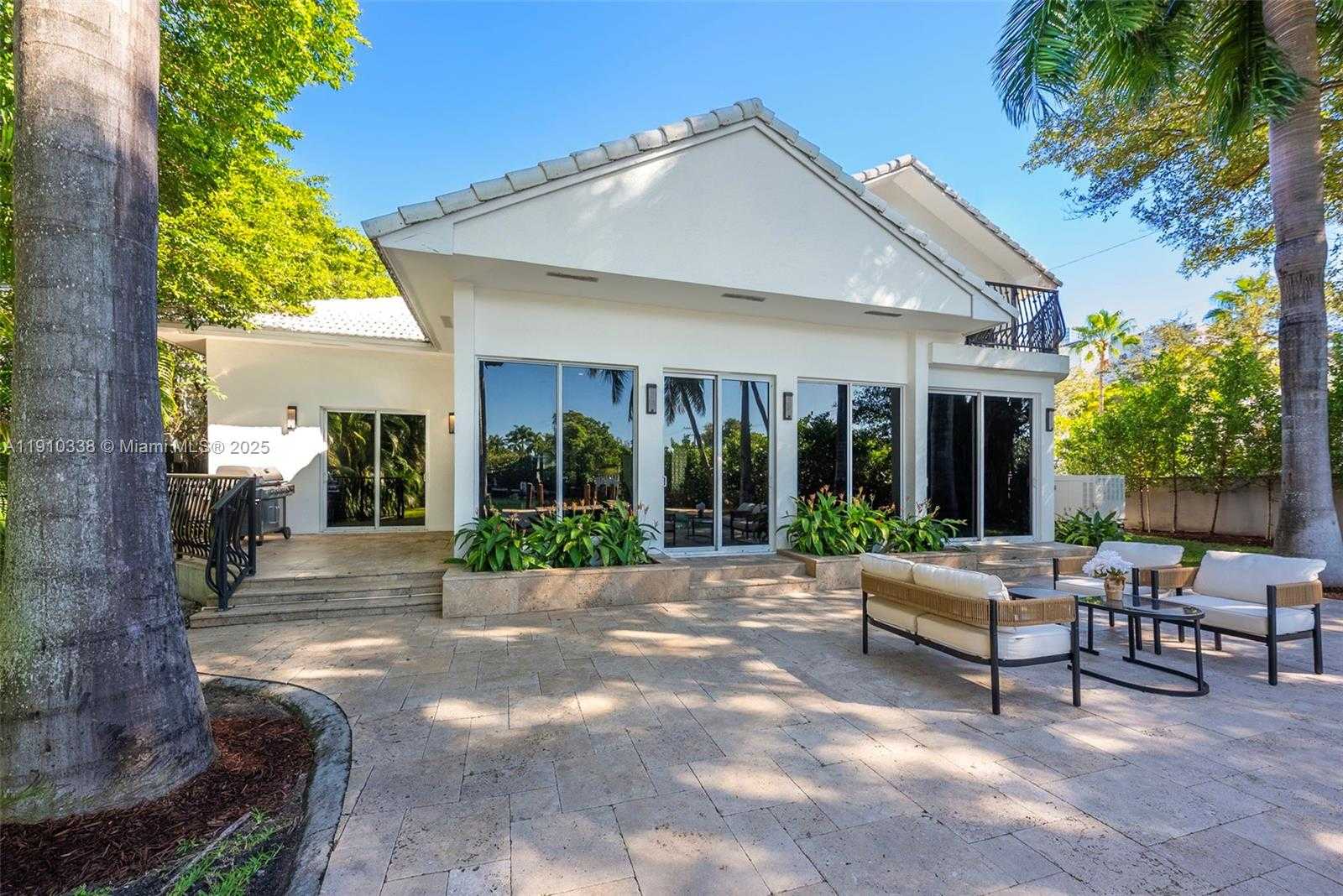 Small Image of 6300 ALLISON RD, Miami Beach Number 33