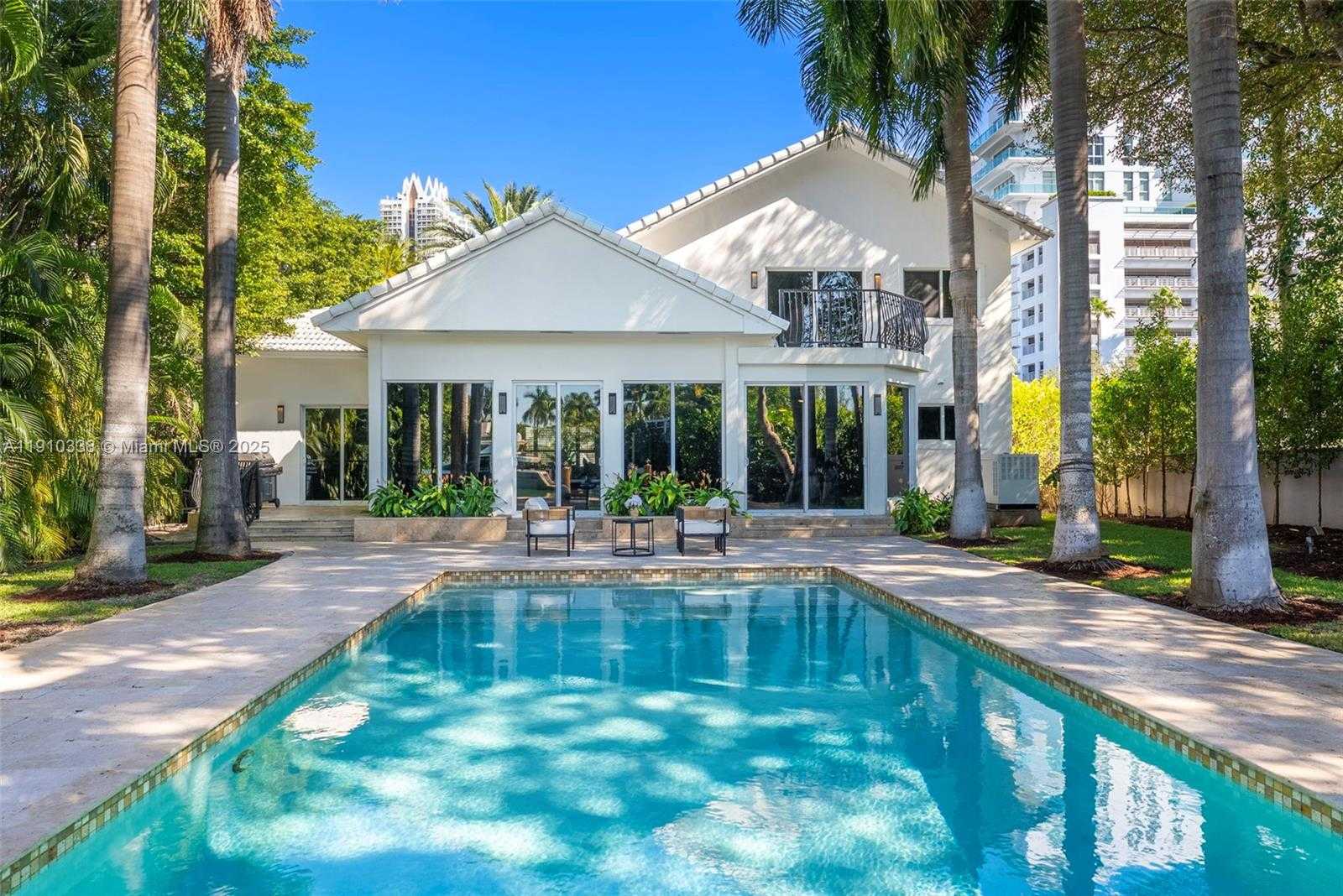 Small Image of 6300 ALLISON RD, Miami Beach Number 35