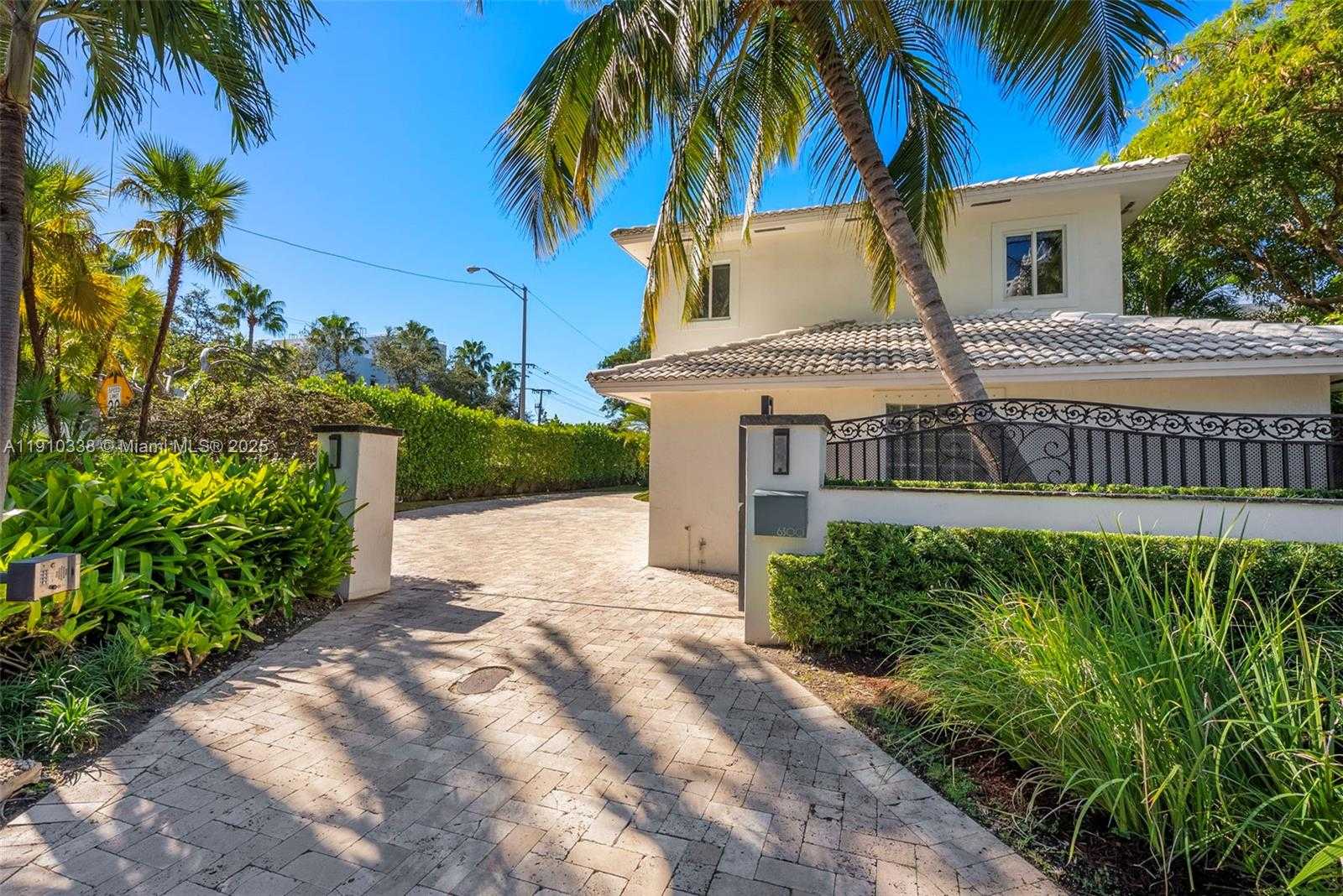 Small Image of 6300 ALLISON RD, Miami Beach Number 6