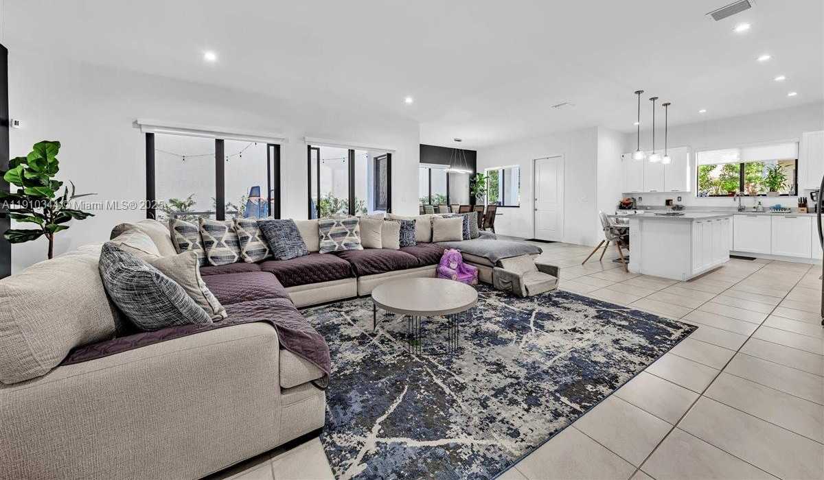 Small Image of 4346 NORTH WEST 81ST AVE, Doral Number 1