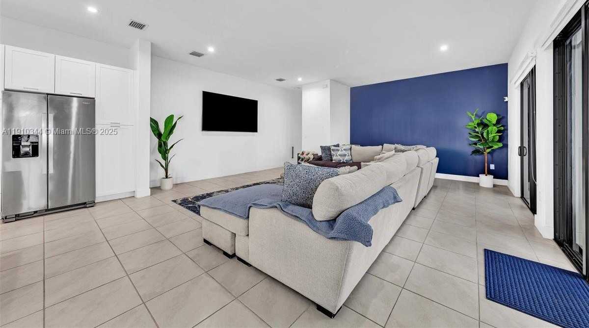 Small Image of 4346 NORTH WEST 81ST AVE, Doral Number 2