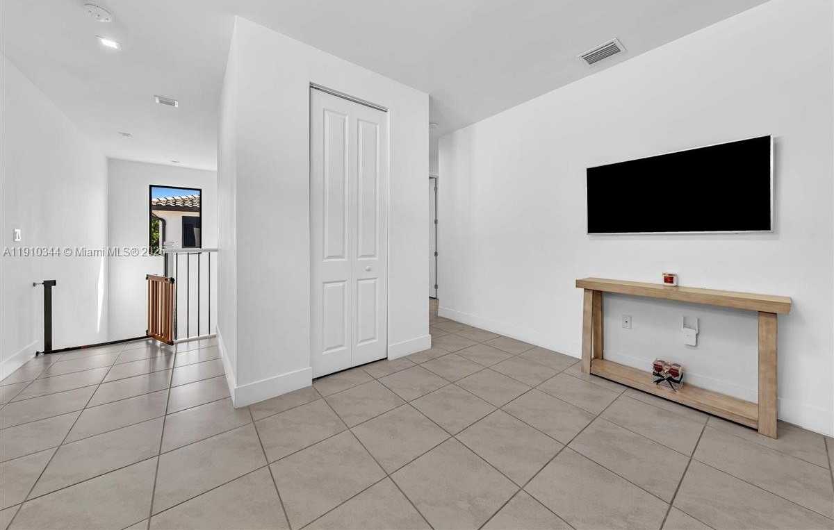 Small Image of 4346 NORTH WEST 81ST AVE, Doral Number 27