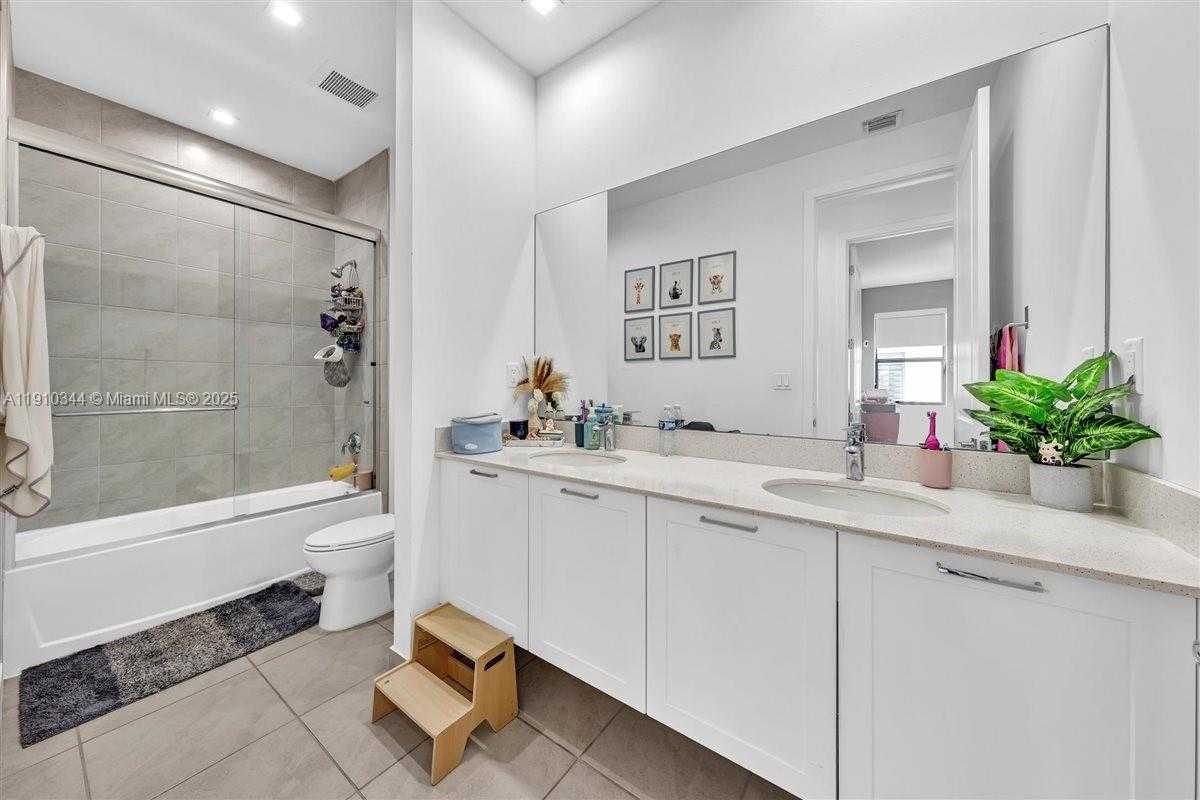 Small Image of 4346 NORTH WEST 81ST AVE, Doral Number 33