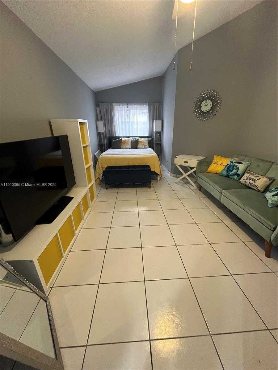 Small Image of 1327 SEAGRAPE CIR, Weston Number 10