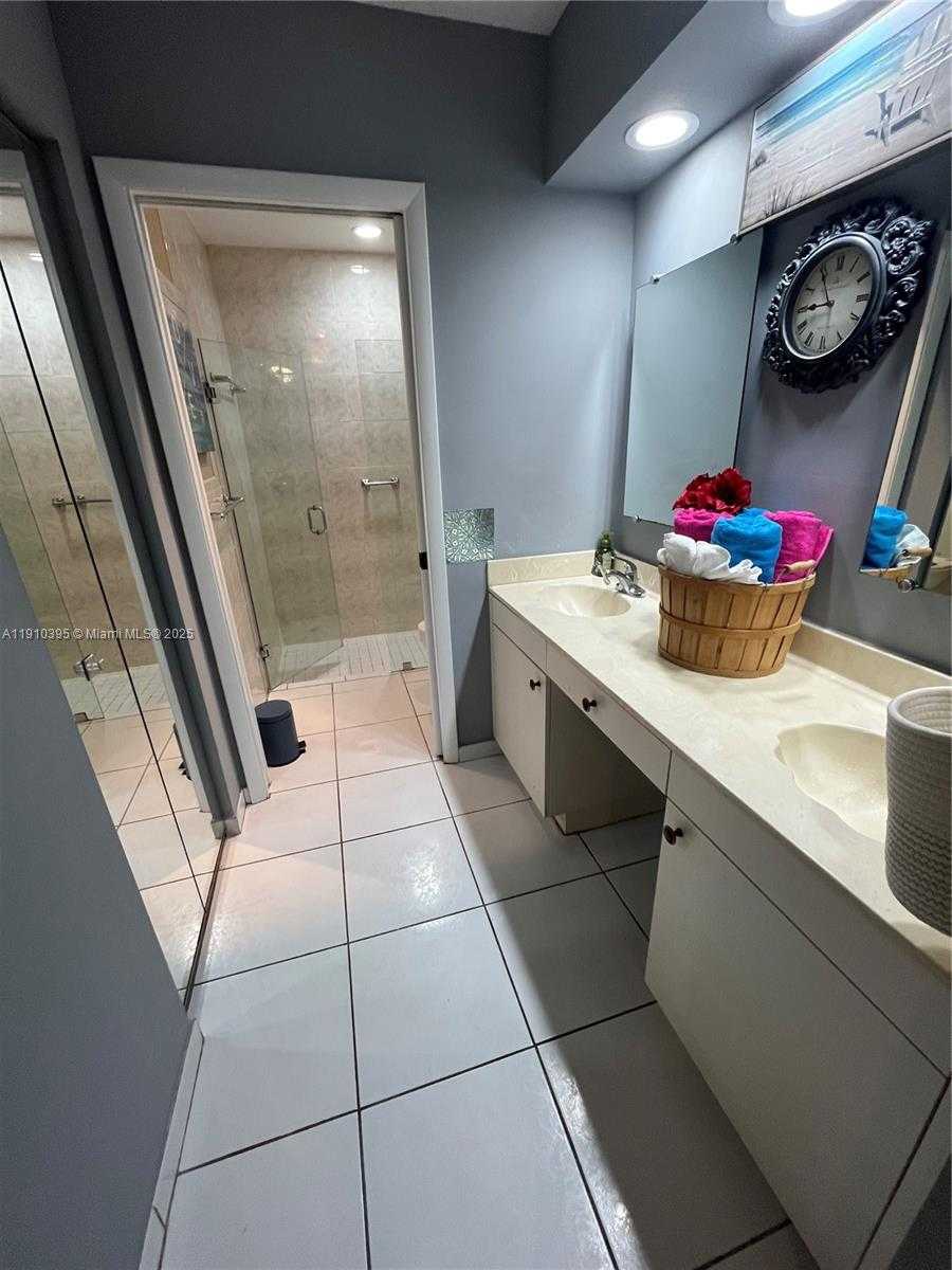 Small Image of 1327 SEAGRAPE CIR, Weston Number 11