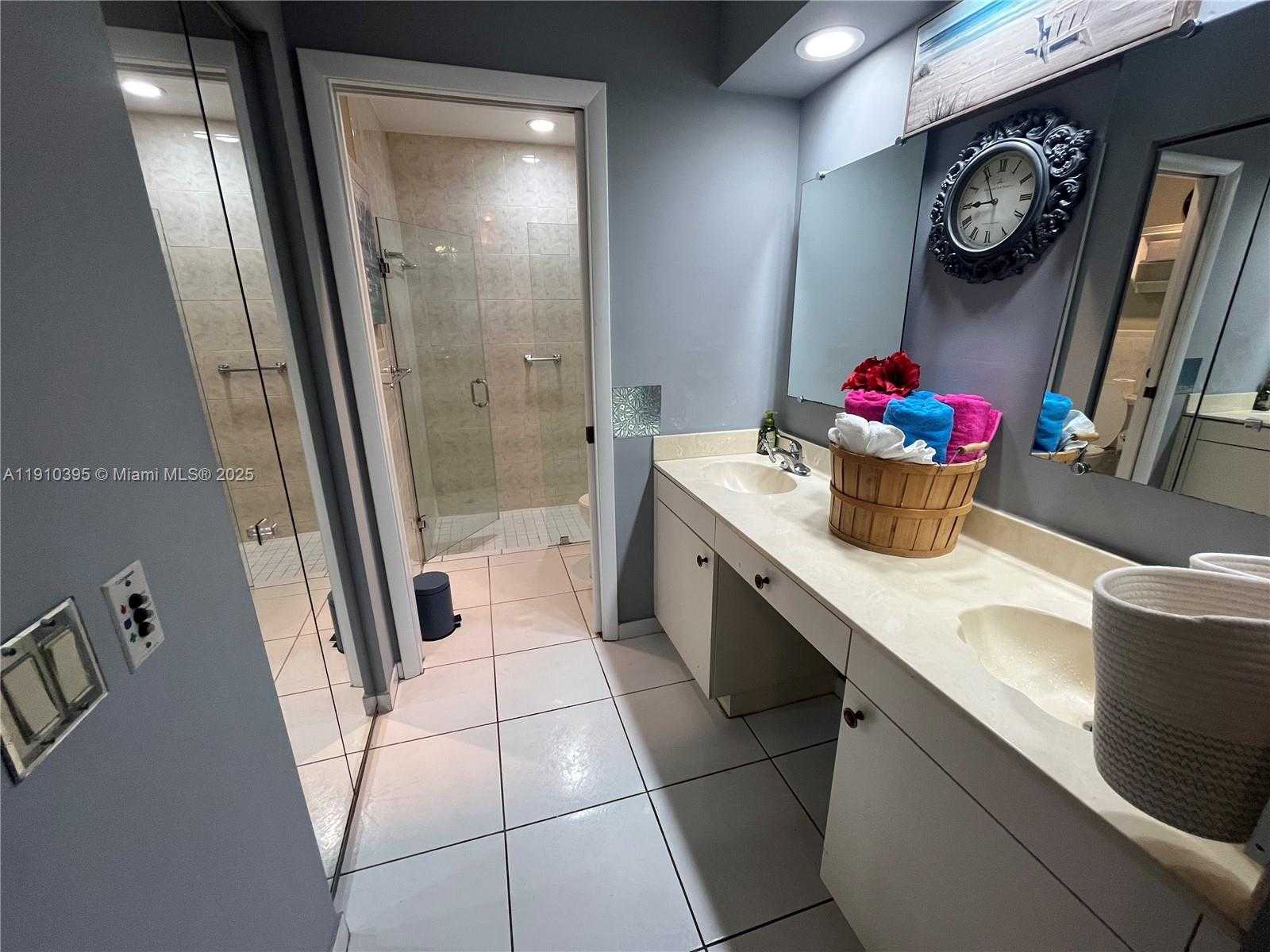 Small Image of 1327 SEAGRAPE CIR, Weston Number 12