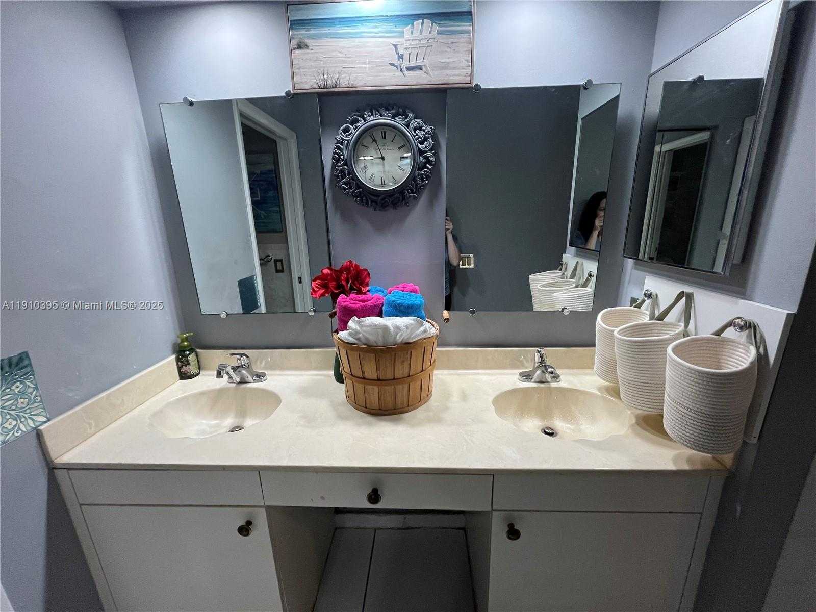 Small Image of 1327 SEAGRAPE CIR, Weston Number 14