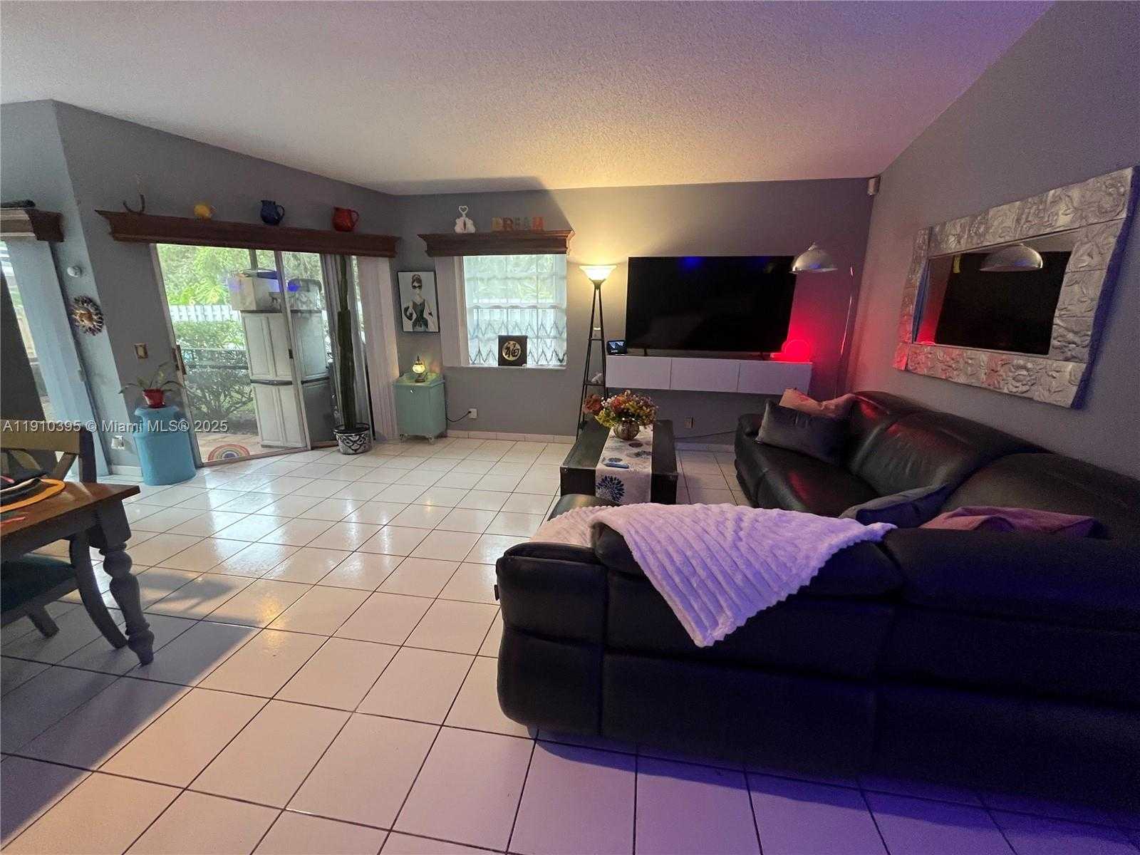 Small Image of 1327 SEAGRAPE CIR, Weston Number 16