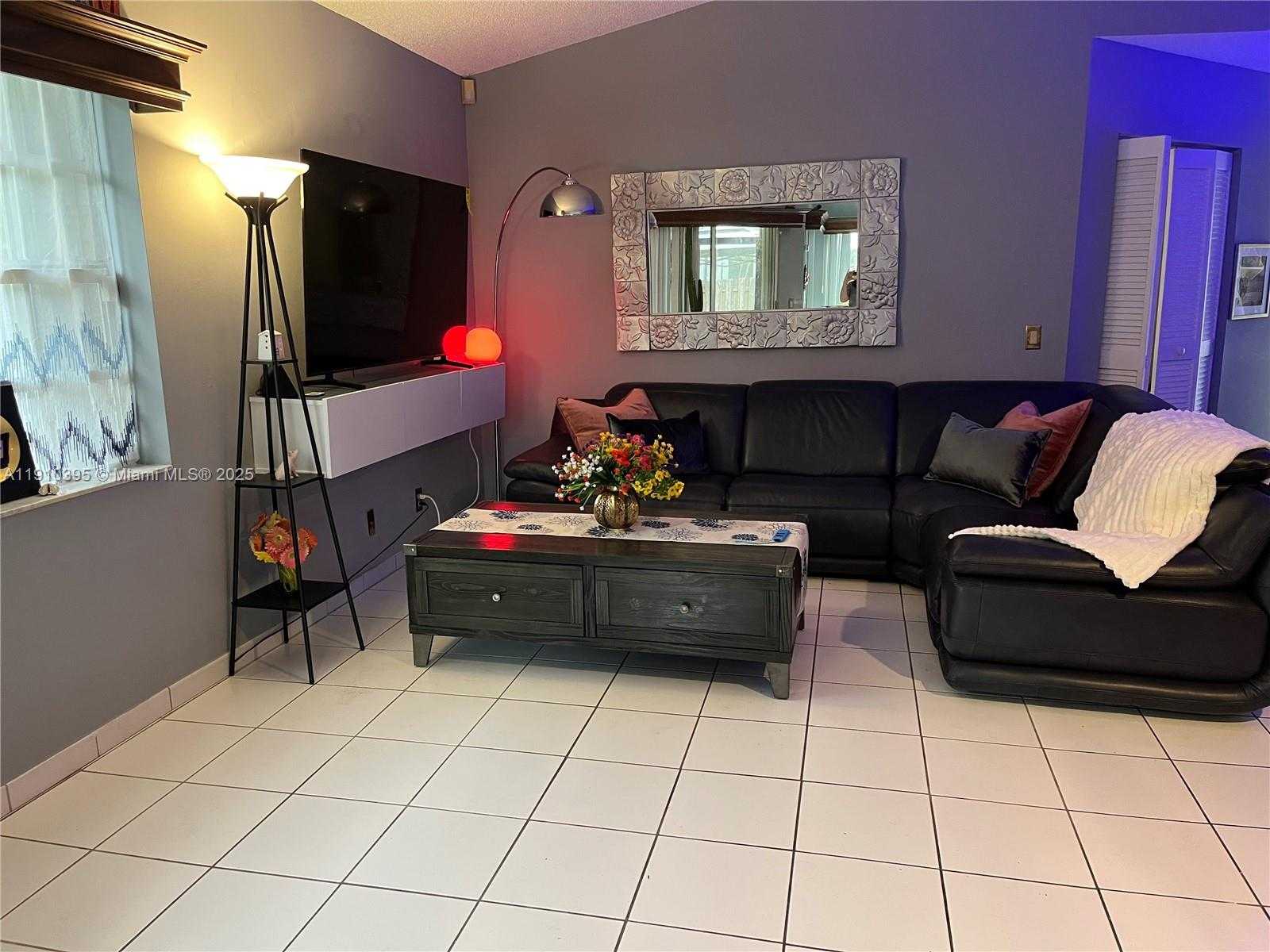 Small Image of 1327 SEAGRAPE CIR, Weston Number 17