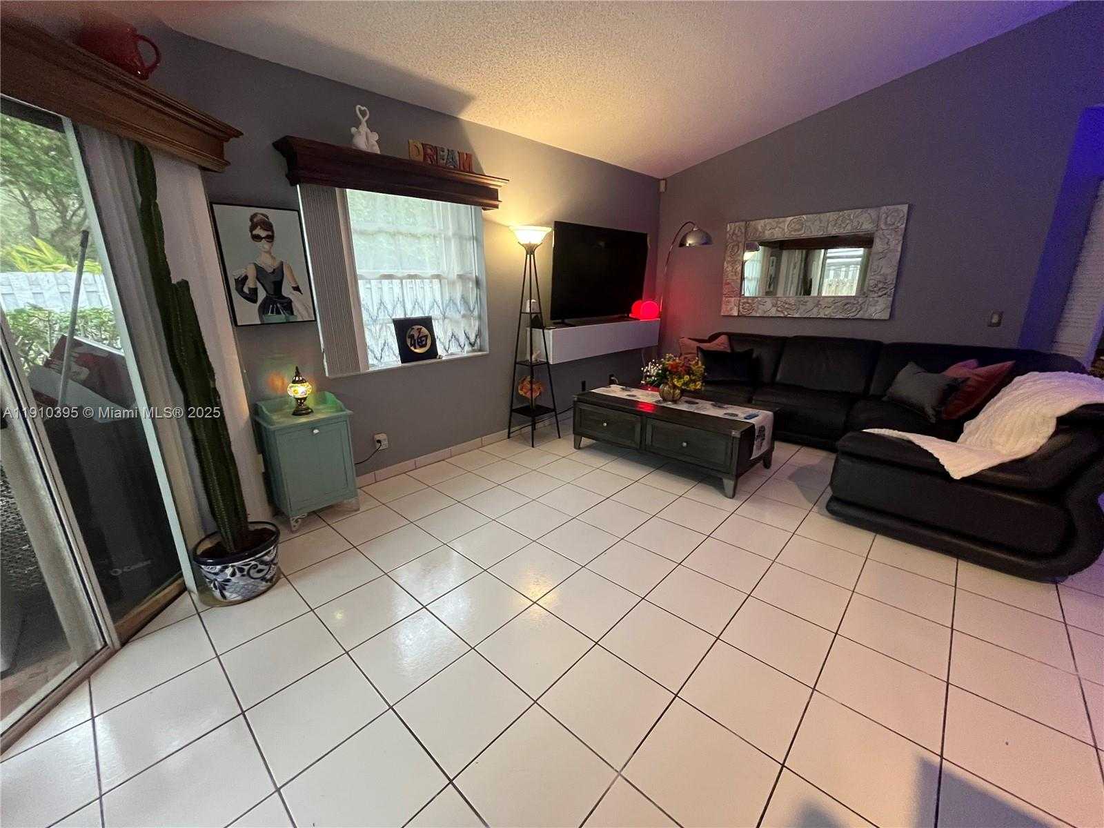Small Image of 1327 SEAGRAPE CIR, Weston Number 18