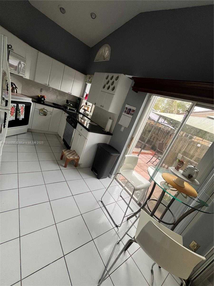 Small Image of 1327 SEAGRAPE CIR, Weston Number 2