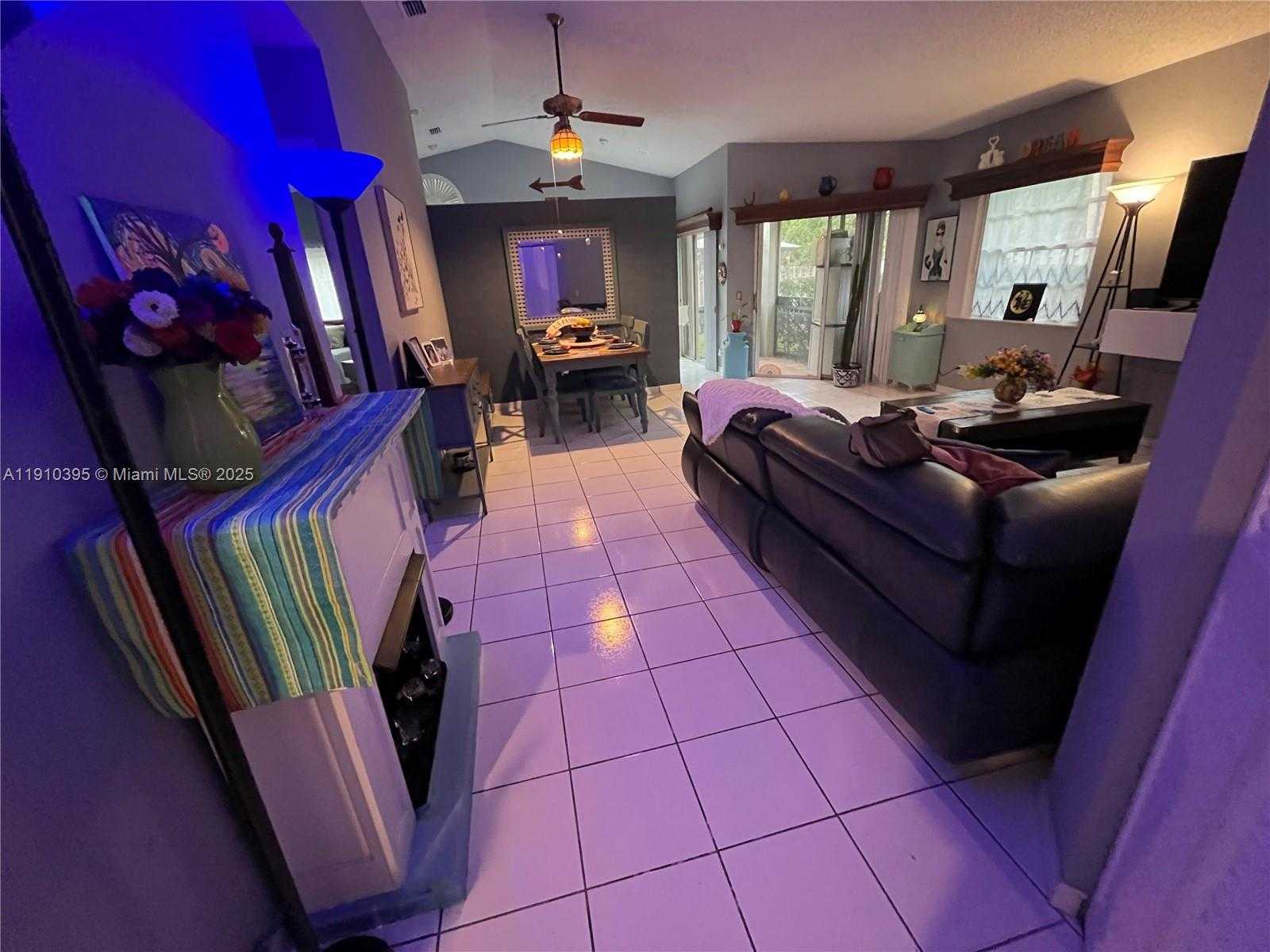 Small Image of 1327 SEAGRAPE CIR, Weston Number 26