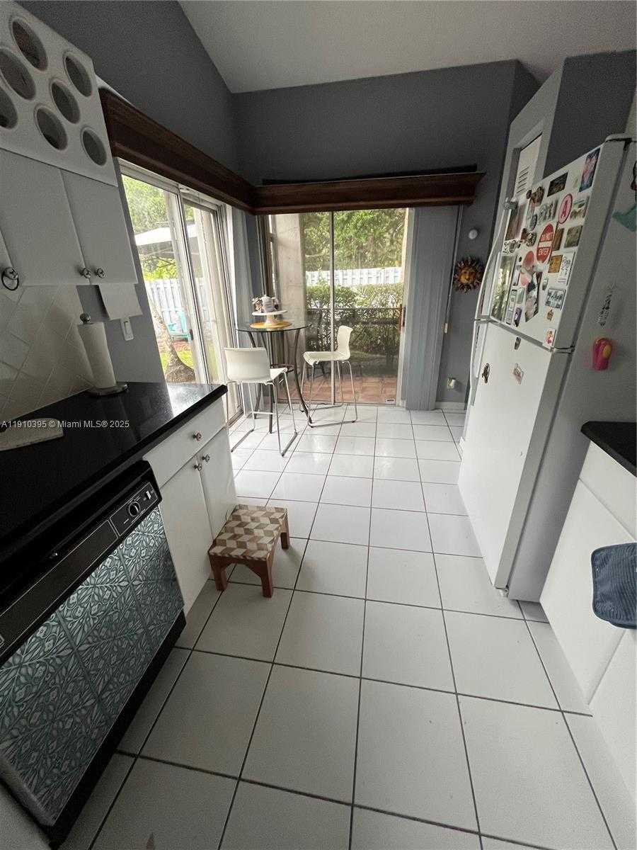 Small Image of 1327 SEAGRAPE CIR, Weston Number 4
